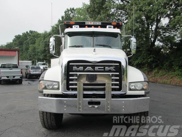 Mack GR64BR Camiões basculantes