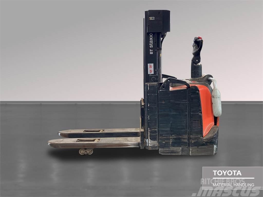 Toyota SPE140L Empilhador para operador externo