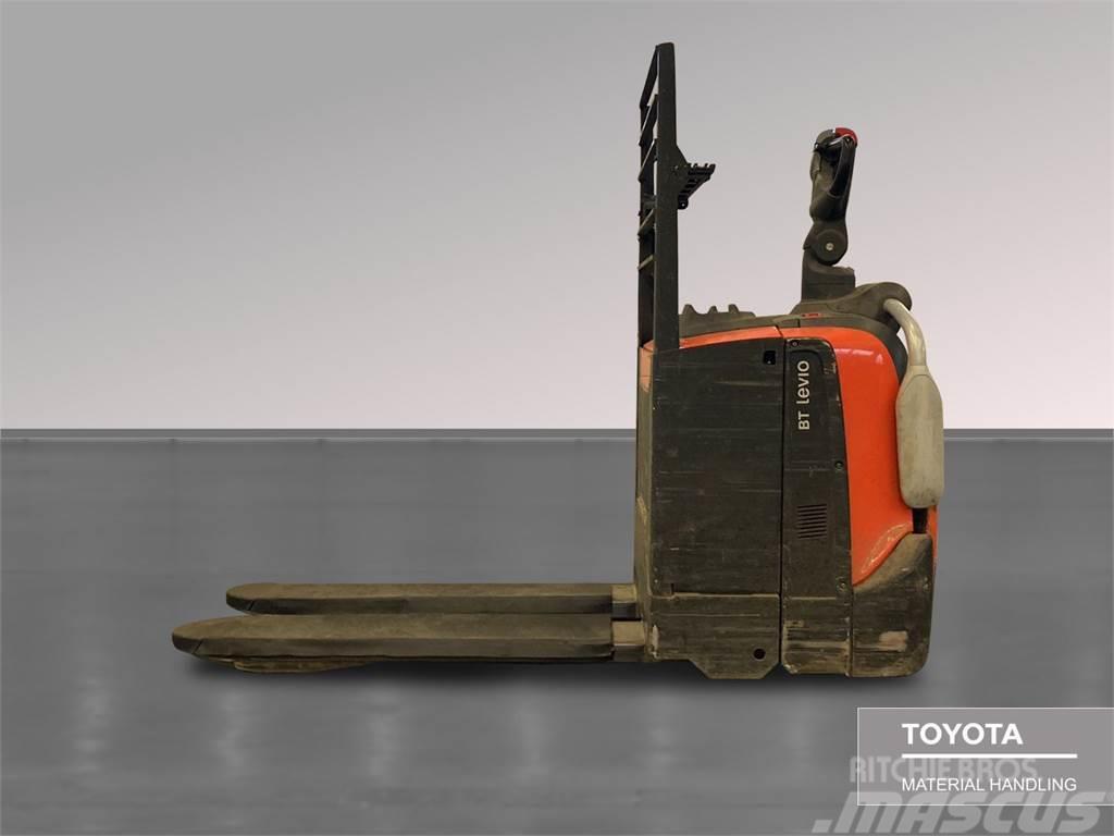 Toyota LPE200 Porta-paletes com plataforma