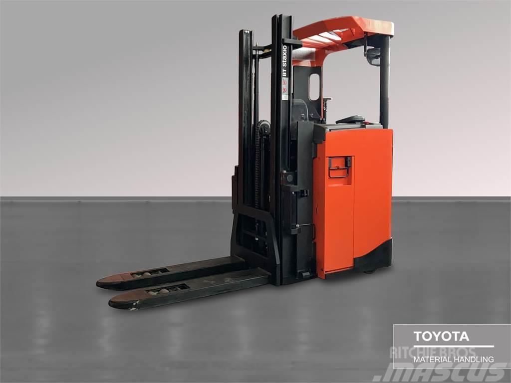 Toyota SRE135L Self propelled stackers