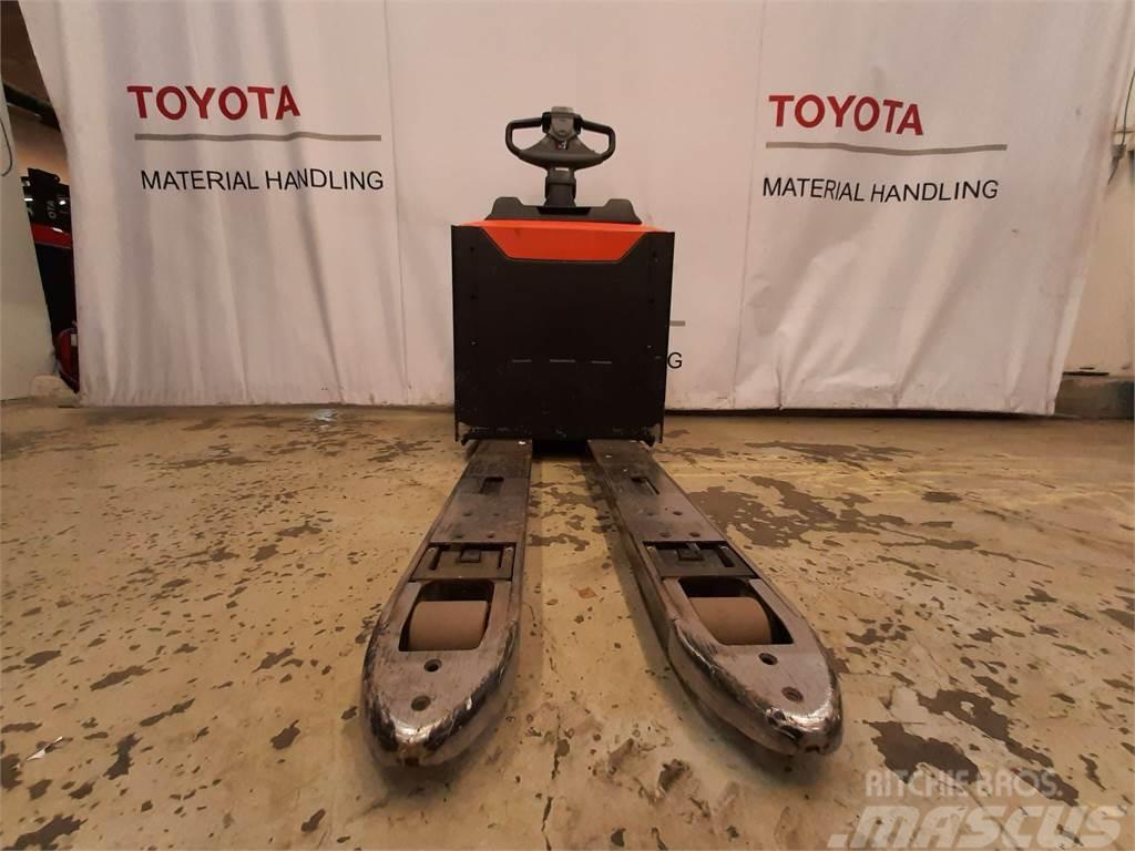 Toyota LPE200 Porta-paletes com plataforma