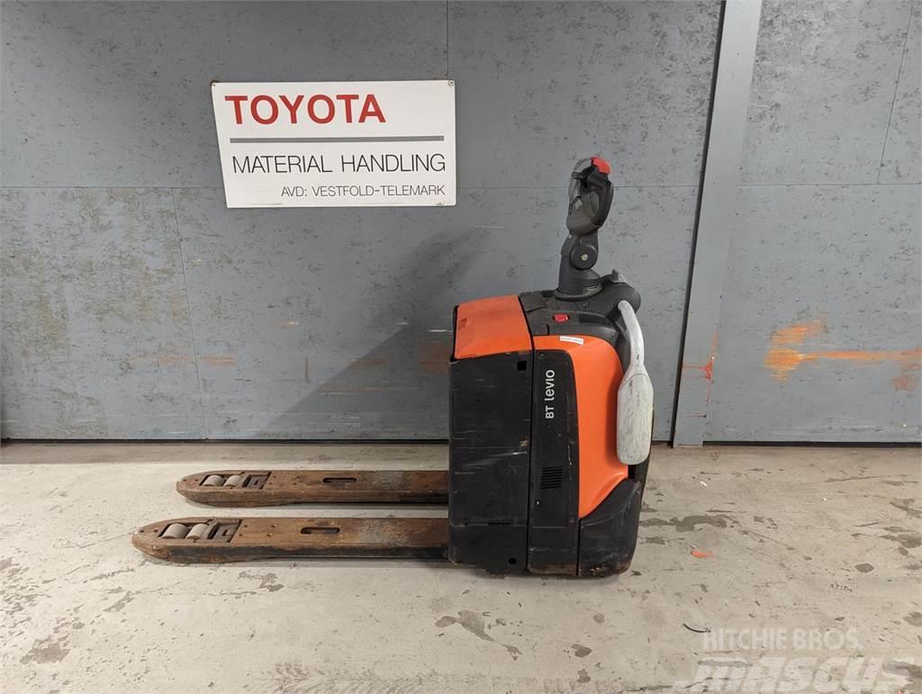 Toyota LPE200B Porta-paletes com plataforma