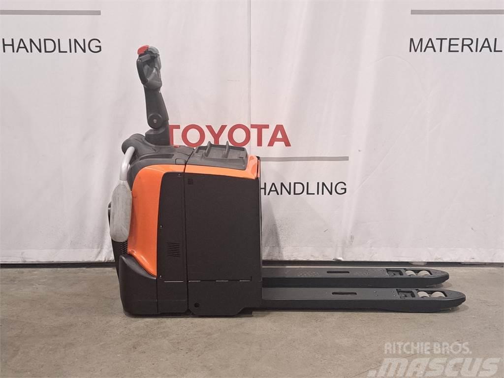 Toyota LPE250 Porta-paletes com plataforma